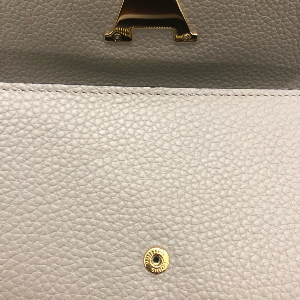 Louis Vuitton Capucines Wallet - Picture 3 of 8